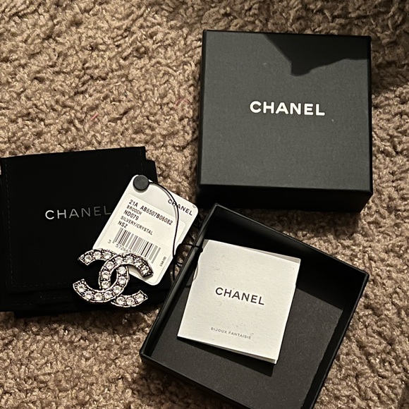 Chanel Ruthenium Crystal CC Brooch - Picture 2 of 4